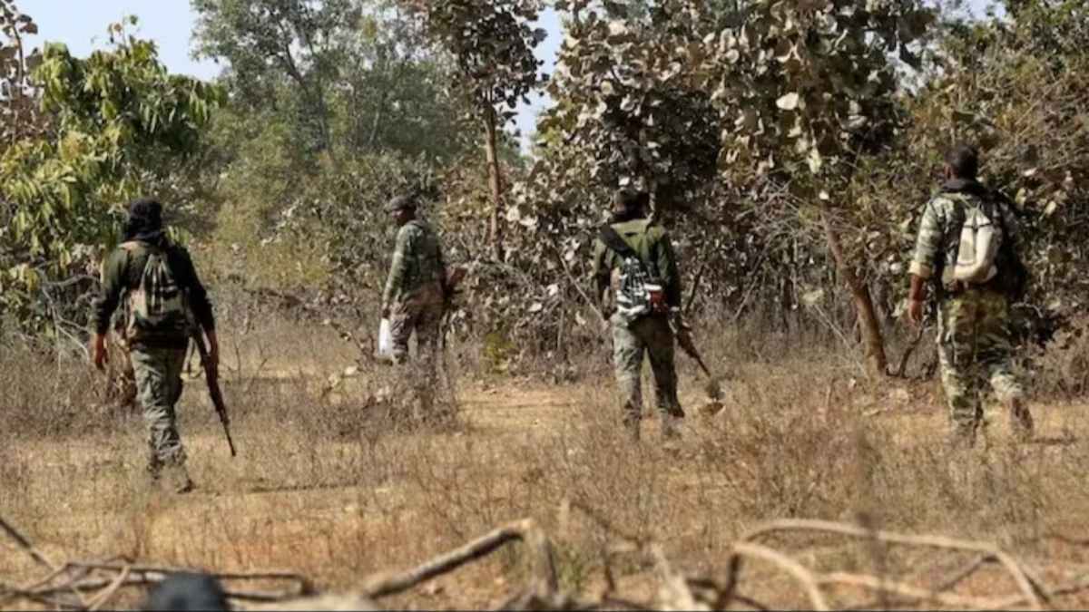 सुरक्षाबलों ने मुठभेड़ में नक्सली को किया ढेर, हथियार बरामद, जवानों ने उफनती नदी पार कर अभियान को दिया अंजाम