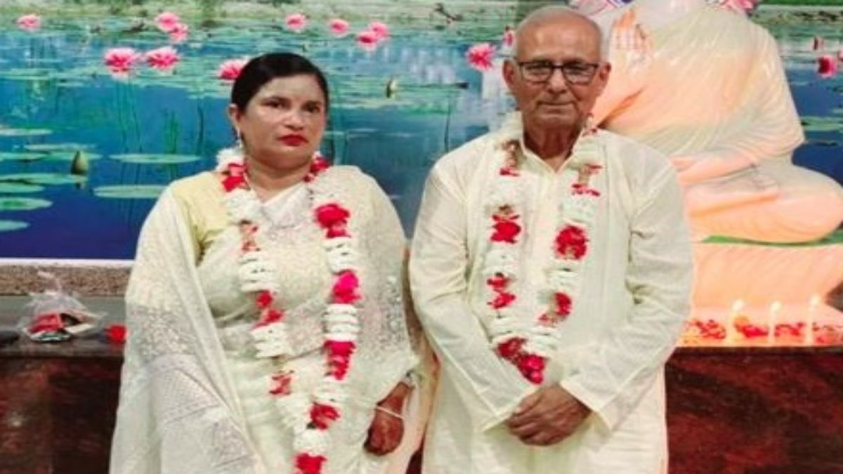 अपनी से आधी उम्र की महिला को दिल दे बैठे 81 साल के पूर्व IPS, दोनों ने रचाई शादी, सोशल मीडिया पर शेयर की फोटो