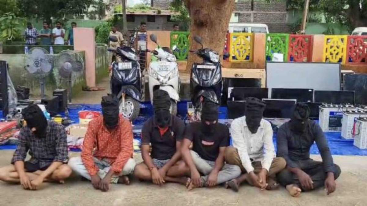 Odisha Crime : स्कूलों और पंचायत के ऑ​फिसों में लगाते थे सेंध, शातिर गिरोह के 6 सदस्य गिरफ्तार, करोड़ों का माल जब्त