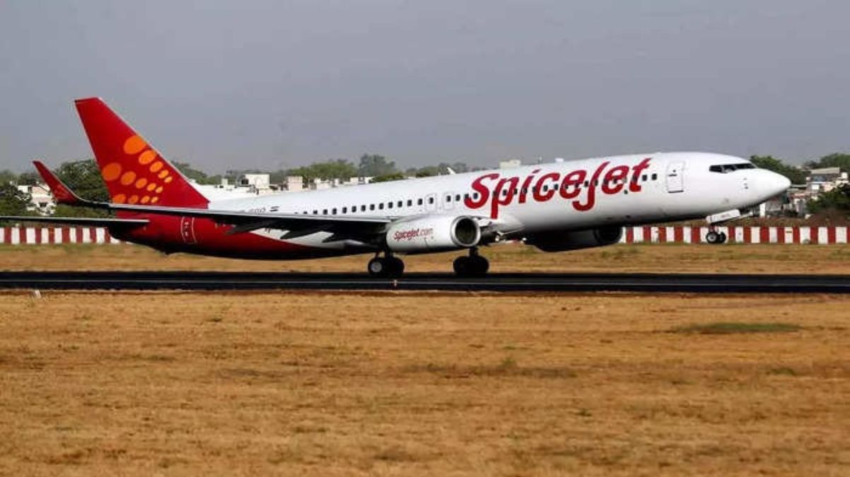 SpiceJet Salary Crisis : स्पाइसजेट के कर्मचारियों को सैलरी देने में देरी, जानिए क्यों संकट में एयरलाइन ?