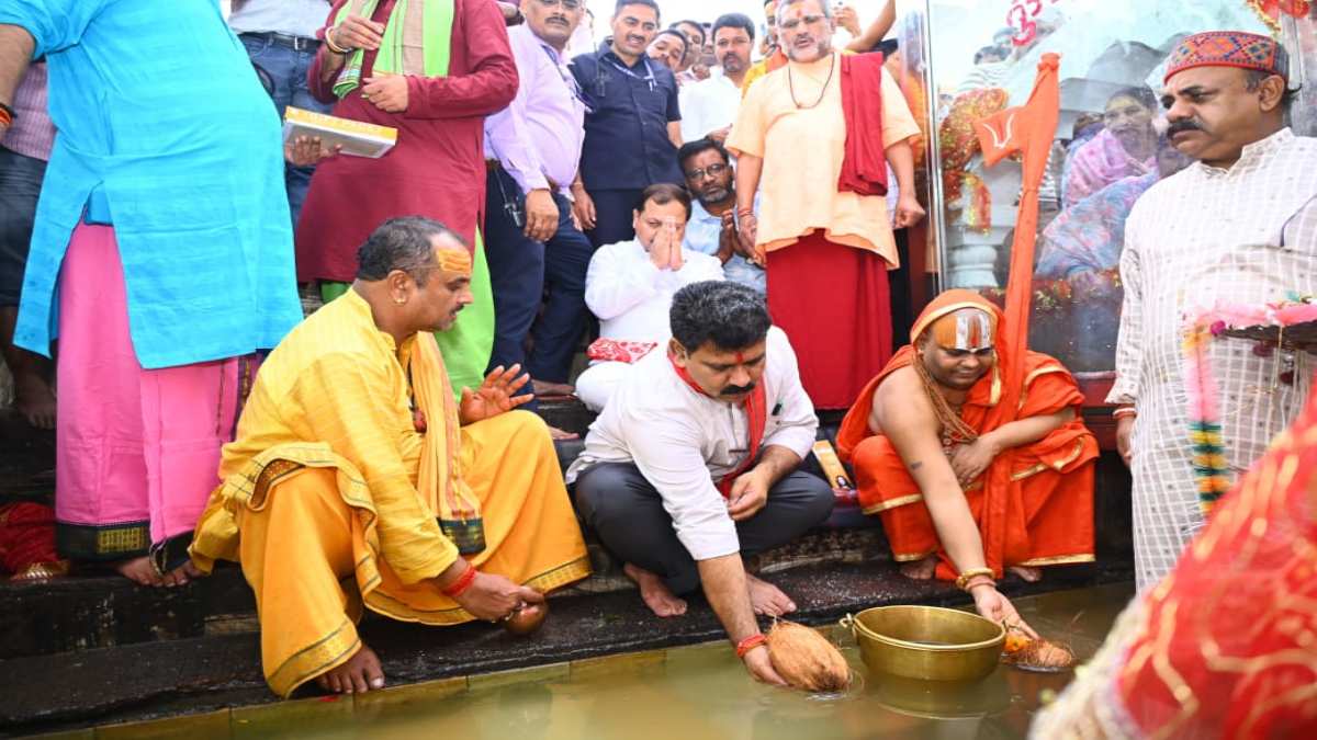 अमरकंटक पहुंचे डिप्टी सीएम शर्मा, कहा- झुक कर प्रणाम करना हमको आतंकवादी बनने से बचा लेता है
