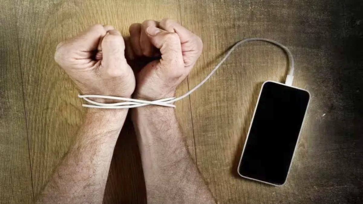 क्या Mobile ने छीन ली है आपकी रातों की नींद , तो यहां जाने इस Addiction से उबरने का तरीका…