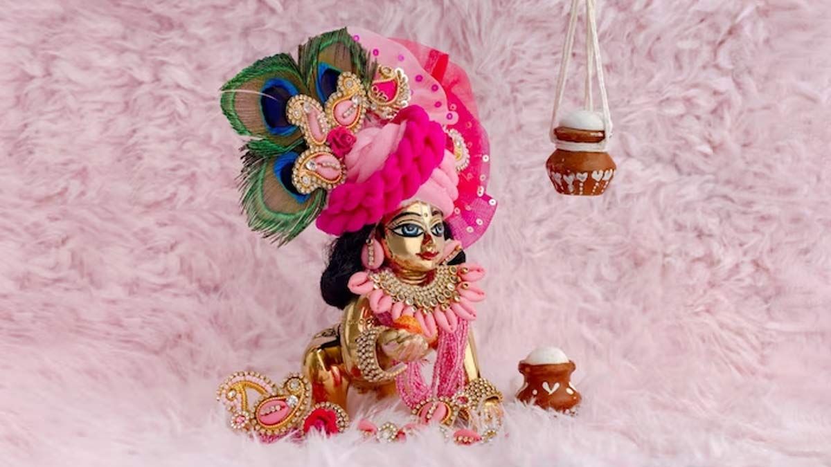 लड्डू गोपाल के पुराने कपड़ों का क्या करें ? अगर आपके मन में भी है यही सवाल तो जवाब जानिए यहां…