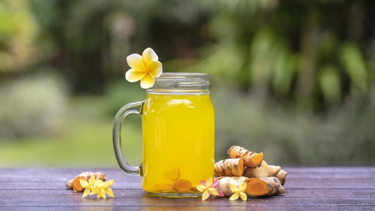 मानसून में जरूर पिएं हल्दी-नींबू का ये Healthy Drink, सेहत के लिहाज से है बहुत फायदेमंद…
