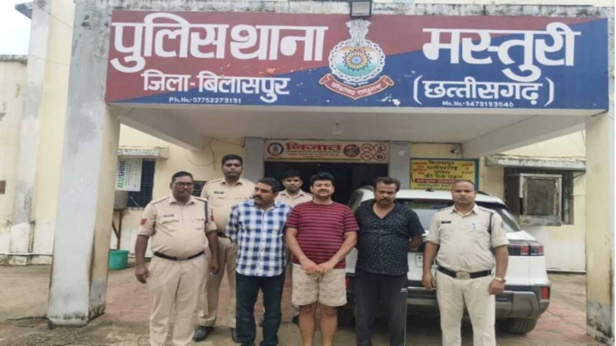 सामूहिक दुष्कर्म में शामिल शिक्षक निलंबित, महिला को लिफ्ट देने के बहाने बिठाया था कार में