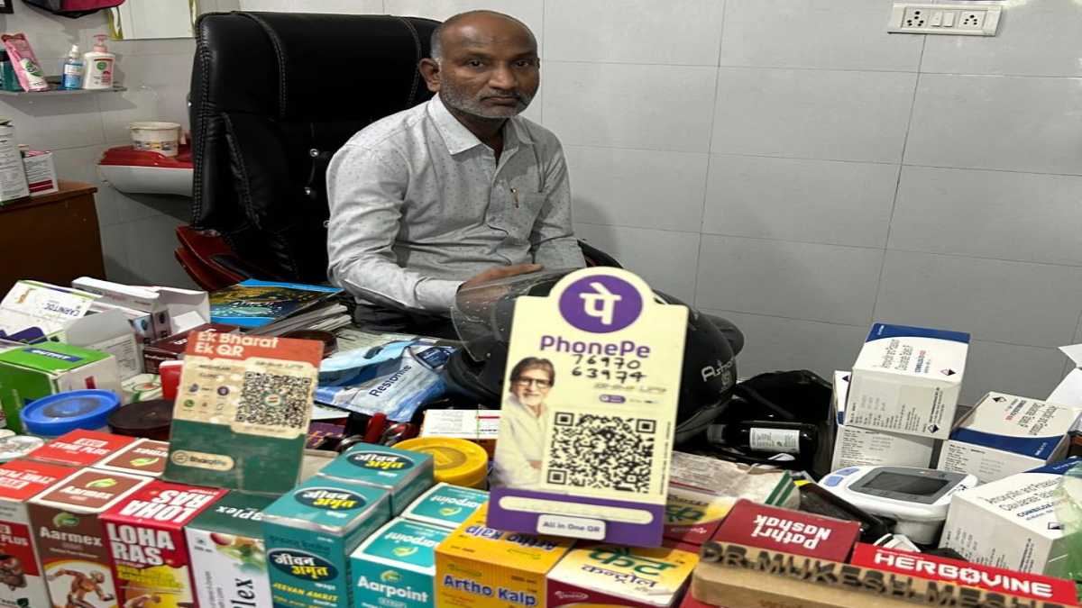 झोला छाप डॉक्टर की क्लिनिक से 2 लाख की दवाइयां जब्त, बैगर ड्रग लाइसेंस के जमा कर रखी थी मेडिसिन