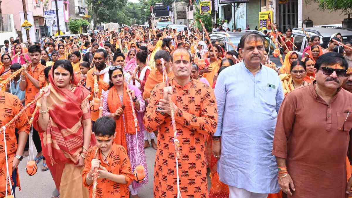 ‘‘बोल बम’’ और ‘‘हर हर महादेव’’ के नारे से गूंज उठी राजधानी, विशाल कांवड़ यात्रा में पूर्व विधायक विकास उपाध्याय के संग उमड़ा जन सैलाब