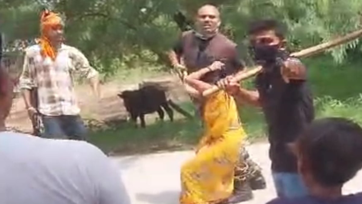 UP में महिलाएं असुरक्षित : बंदूक की नोक पर महिला के बाल पकड़कर घसीटते ले गए बदमाश, दर्द से चीखती-चिल्लाती रही