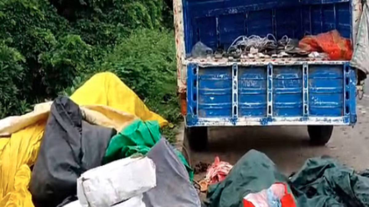 सत्संग में शामिल होने जा रहे थे लोग, गाय को बचाने के चक्कर में डिवाइडर से टकराई पिकअप, 3 की मौत, 20 घायल