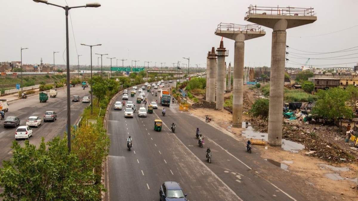 परत दर परत उखड़ रही भ्रष्टाचार की सड़क : जिस पर थी लखनऊ को दौड़ाने की जिम्मेदारी, वो खुद ही हांफ रही, भारी पड़ रही अधिकारियों की अतिमहत्वकांक्षा ?
