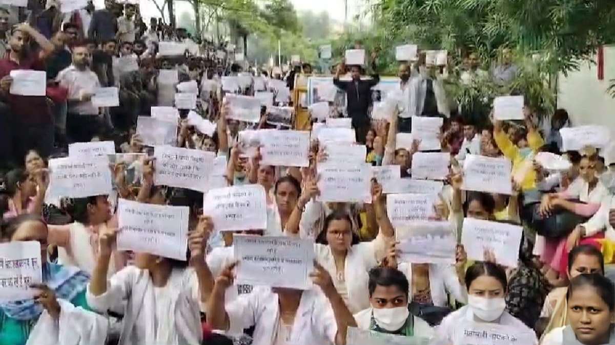 काम हो गया अब इनकी क्या जरुरत… यही सोच रहे स्वास्थ्य मंत्री ? सड़क पर उतरे संविदा कर्मी, अवधि बढ़ाने या स्थाई नौकरी की कर रहे मांग