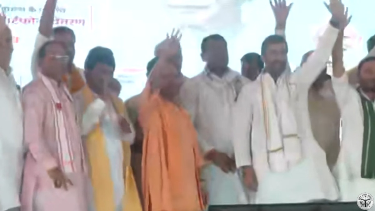 मुजफ्फरनगर पहुंचे सीएम योगी आदित्यनाथ, रोजगार मेले में हुए शामिल, 5000 युवाओं को सौंप रहे नियुक्ति पत्र, देखिए  LIVE