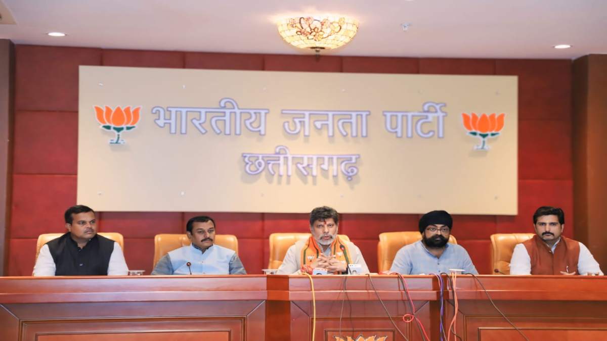 शराब घोटाले पर बीजेपी की पीसी : किरण देव ने कहा – कोर्ट के निर्णय से कांग्रेस के घोटाले का हुआ पर्दाफाश, विजय बघेल बोले- पूरे घोटालों के सरगना पूर्व सरकार के मुखिया