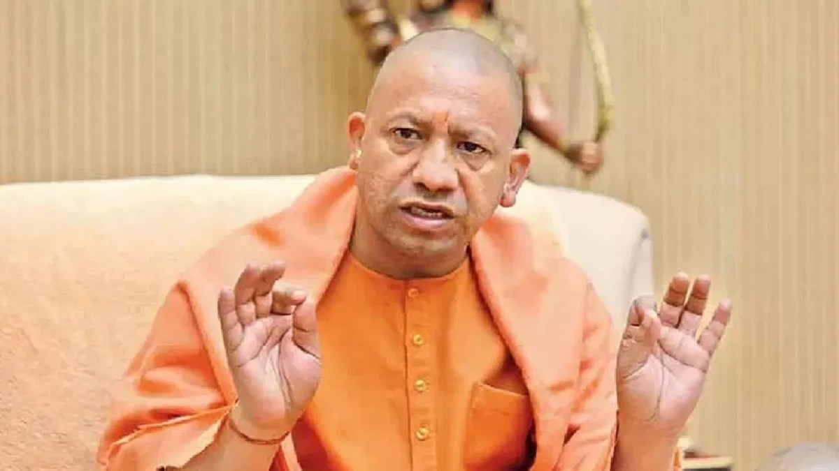 CONG-NC गठबंधन पर सीएम योगी का तंज : कहा- नेशनल कॉन्फ्रेंस का एजेंडा देश के लिए खतरा, क्या कांग्रेस कश्मीर में अलग झंडे का समर्थन करती है?