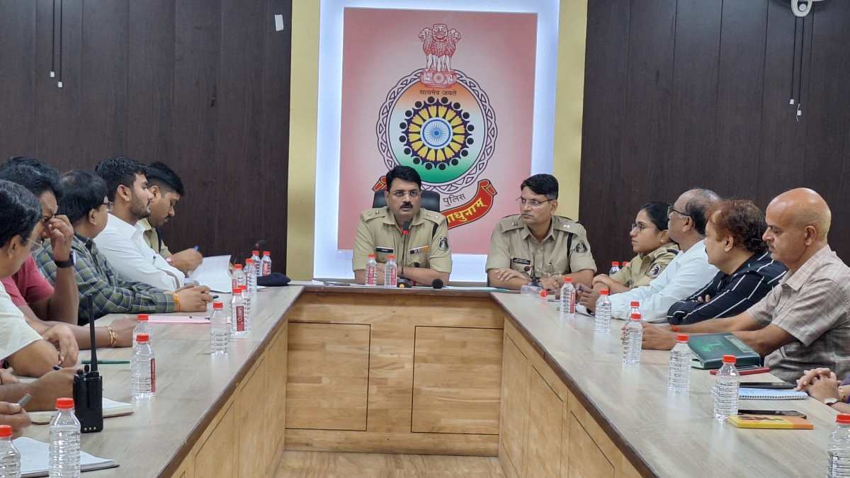 एसपी ने ली अफसरों की बैठक, अस्पतालों और मेडिकल कॉलेजों में तैनात होंगे सुरक्षा गार्ड, प्रस्ताव तैयार