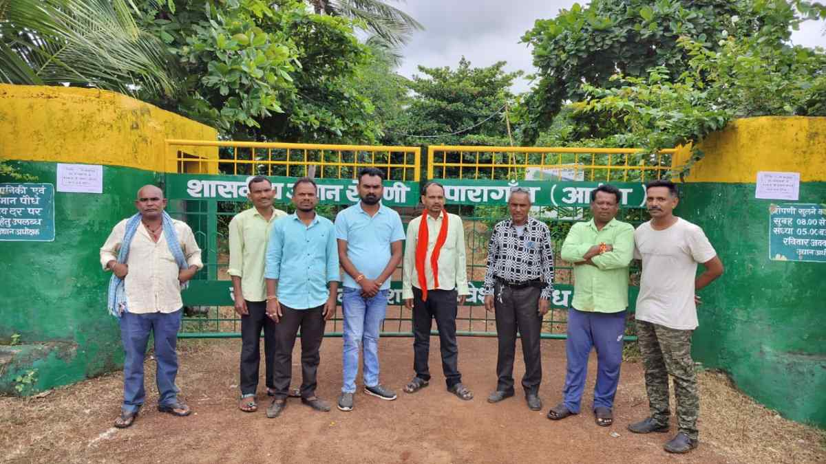 उद्यान अधीक्षक की मनमानी: सरकारी नर्सरी में जड़ दिया ताला, विरोध में उतरे कर्मचारी