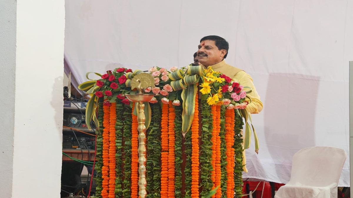 CM मोहन ने बहनों के लिए गाया गीत, बेटियों को झुलाया सावन का झूला, कहा- 10 अगस्त को लाड़ली बहनों के खाते में आएंगे 1500 रुपए