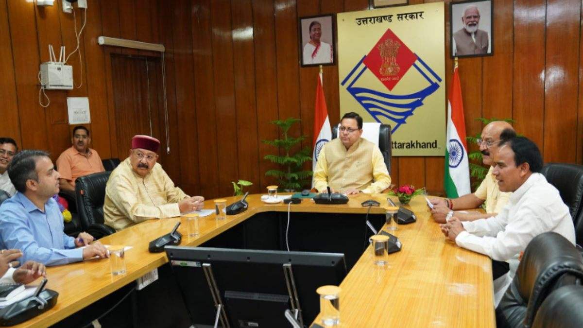 Dhami Cabinet Meeting: पिथौरागढ़ और अल्मोड़ा को नगर निगम बनाने के प्रस्ताव को मिली मंजूरी, अन्य 35 प्रस्तावों में भी लगी मुहर