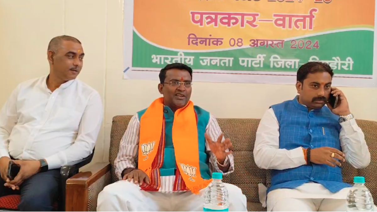 ‘हमारी सरकार सुनती भी है और करती भी है…’ मंत्री दिलीप अहिरवार ने वनकर्मियों के मांगों को लेकर कही ये बात