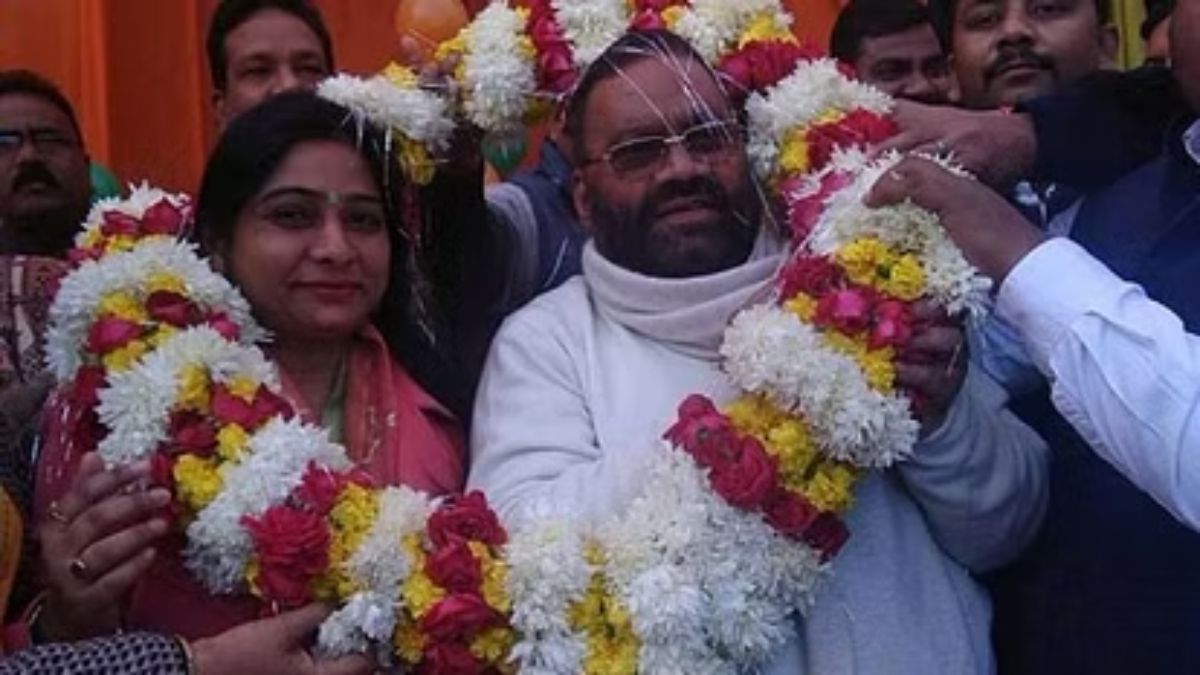 बेटी संघमित्रा मौर्य के साथ दिखे स्वामी प्रसाद मौर्य, सोशल मीडिया पर तस्वीर शेयर कर कही ये बात…