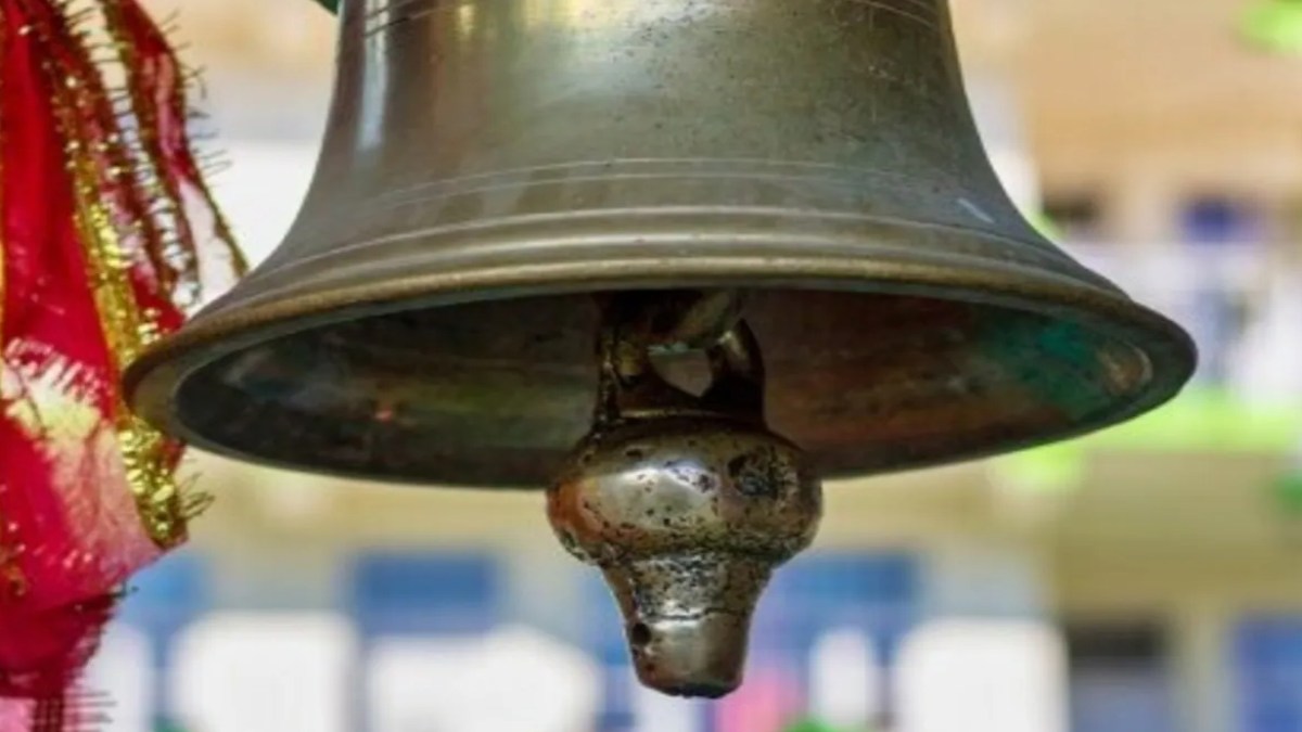 मंदिर में घंटी बजाने पर पॉल्यूशन कंट्रोल बोर्ड ने भेजी नोटिस, कहा- किसी प्रकार का ध्वनि प्रदूषण न किया जाए