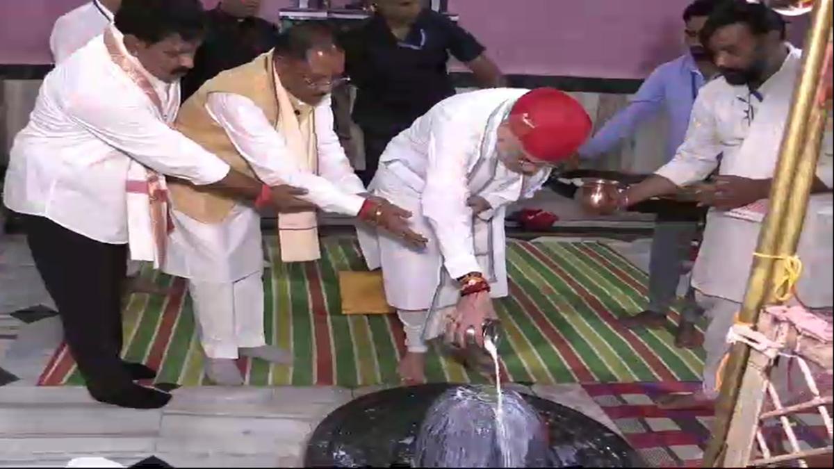 केंद्रीय गृहमंत्री अमित शाह का छ्त्तीसगढ़ दौरा: चंपारण में महाप्रभु वल्लभाचार्य और चंपेश्वर महादेव के दर्शन कर लिए आशीर्वाद, देखें वीडियो…