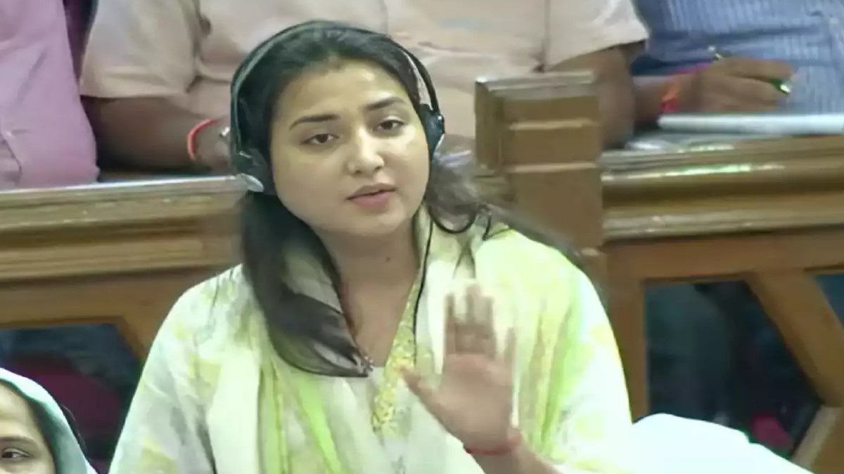 ‘इंडस्ट्रियल डिपार्टमेंट पर मेहरबान रही सरकार’… सदन में घिरे मिनिस्टर, रागिनी सोनकर ने बोलीं- मंत्री से अपेक्षा रहती है कि उत्तर दें, लेकिन वो नहीं मिल पाता है…