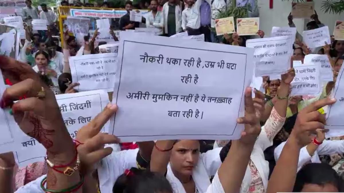 कोरोना काल के आउटसोर्सिंग स्वास्थ्यकर्मियों के सामने झुकी सरकार, समायोजन का जारी किया निर्देश