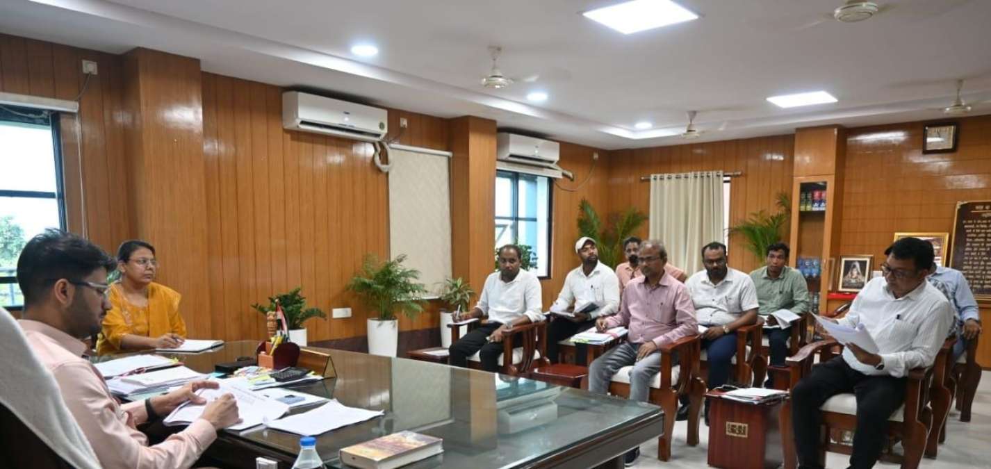 जल जीवन मिशन में लेट लतीफी और लापरवाही पर कलेक्टर हुए सख्त, लापरवाह पांच ठेकेदारों को किया ब्लैक लिस्टेड