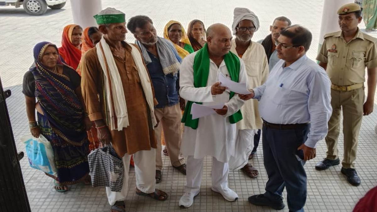 ‘यही है भाजपा का असली चेहरा !’ गन्ना किसानों ने सरकार के नाम सौंपा ज्ञापन, कहा- चुनाव के समय सपने दिखाते हैं, और सरकार बनते ही दिन में तारे
