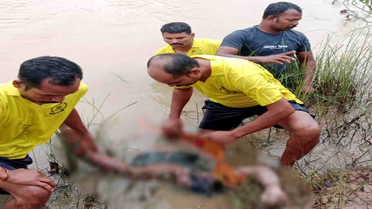 खेत से लौट रही दो महिलाएं नदी में बही, एक की मौत, एक ने तैरकर बचाई जान