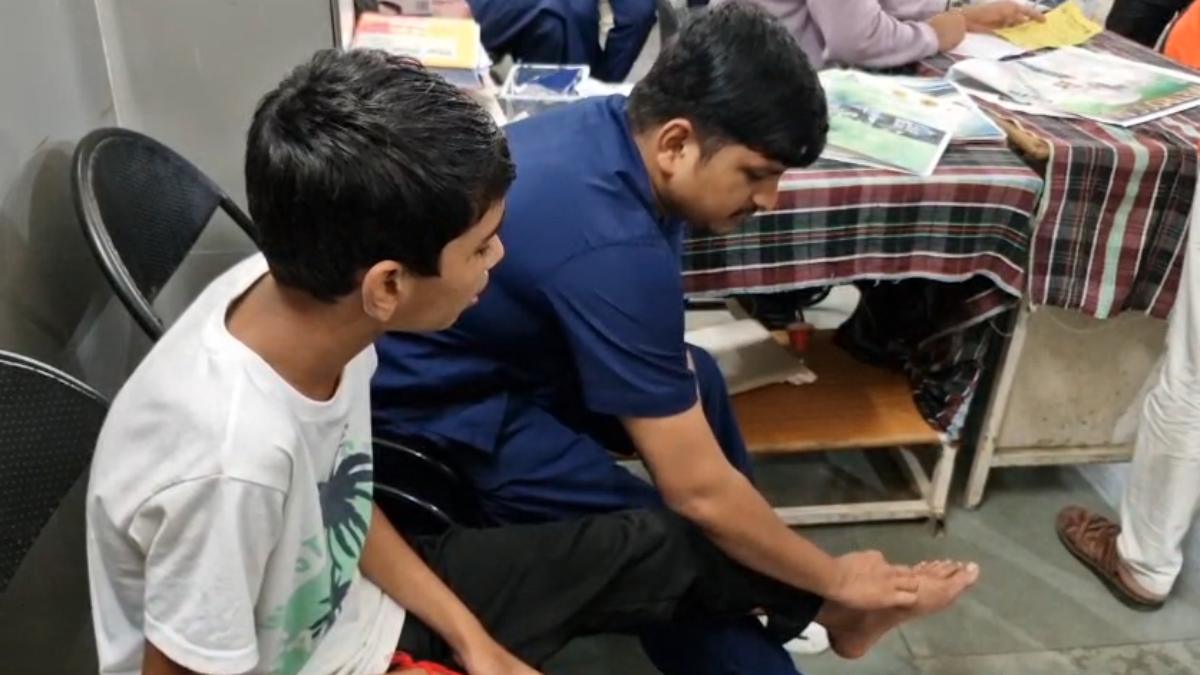 सीएम राइज स्कूल में बड़ा हादसा: मटकी फोड़ने के दौरान स्टूडेंट का टूटा पैर, जिम्मदारों ने नहीं पहुंचाया अस्पताल