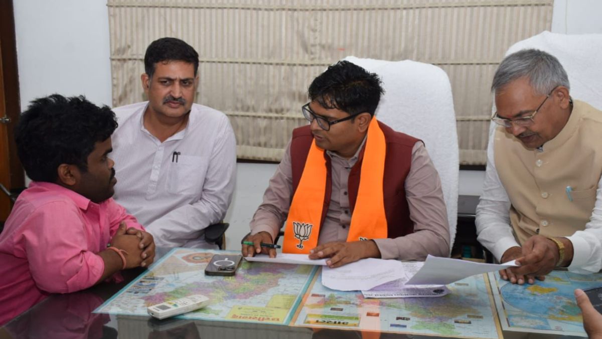 भाजपा के सहयोग केंद्र में हो रहा समस्याओं का हल, वित्त मंत्री चौधरी ने आवेदनों पर कराया त्वरित निराकरण