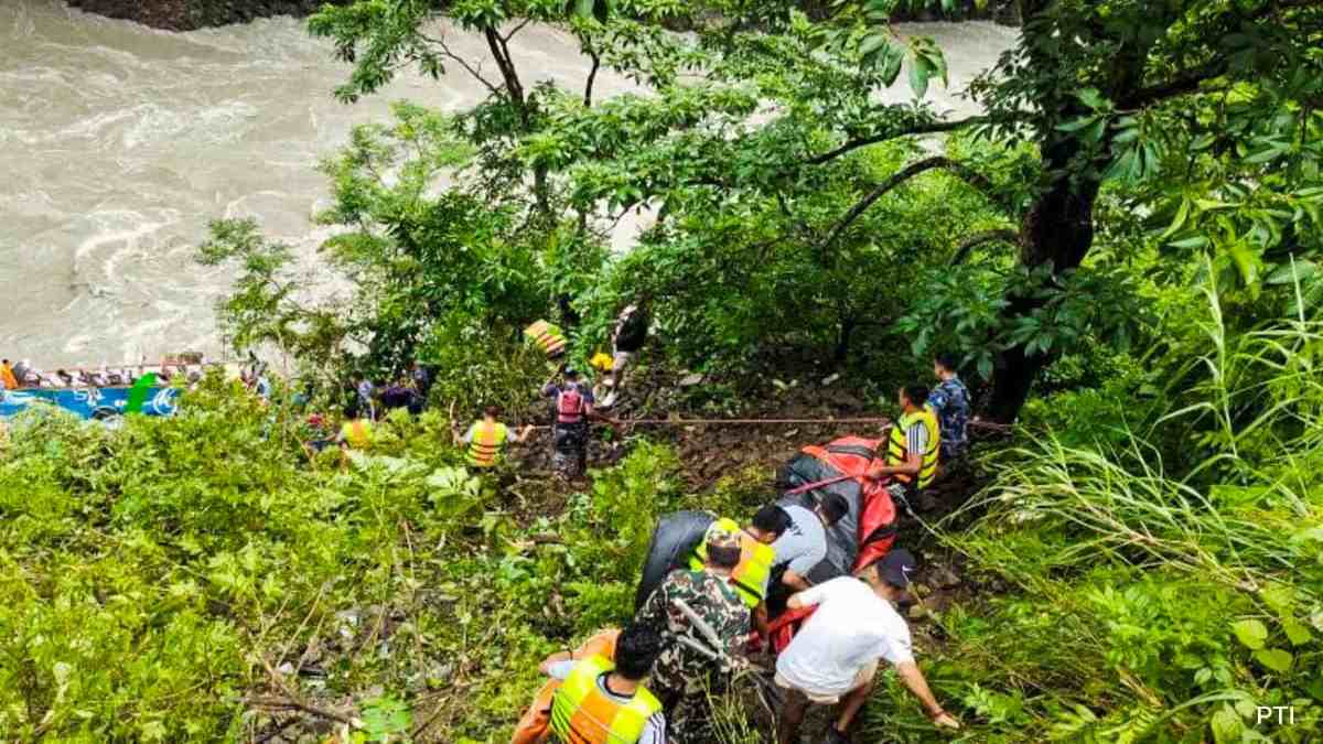 Nepal Bus Accident : 27 भारतीयों के शवों का हो रहा पोस्टमार्टम, विशेष विमान से लाए जाएंगे भारत