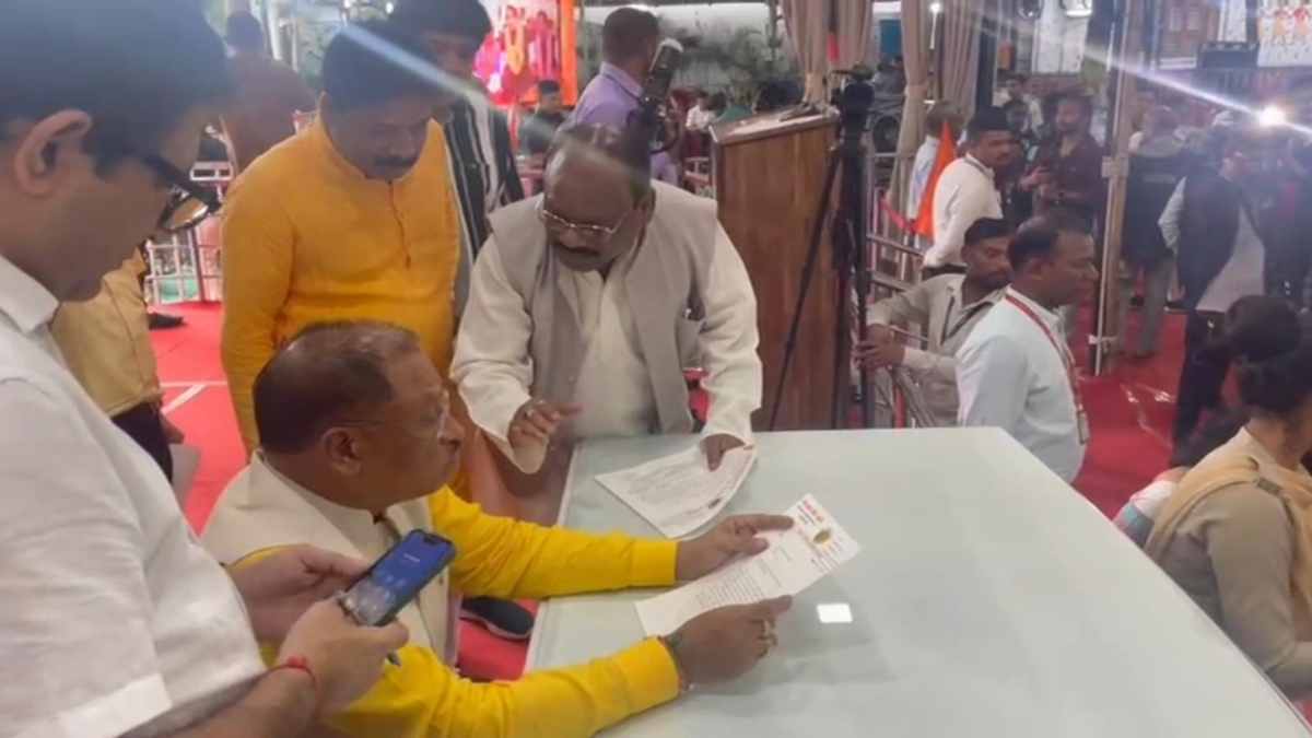 गरियाबंद में फ्लोराइड प्लांट की गड़बड़ी की होगी उच्च स्तरीय जांच, भाजपा पदाधिकारियों ने सीएम साय को रुके हुए विकास कार्यों में गति लाने सौंपा ज्ञापन