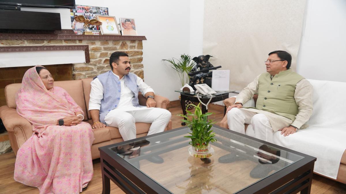 हिमाचल के PWD मंत्री ने CM धामी से की मुलाकात, सड़क निर्माण और नए पुलों के काम पर हुई चर्चा