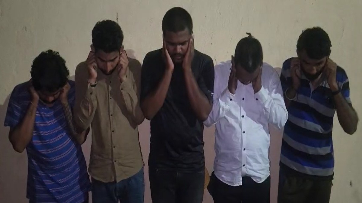 जेल से छूटकर अस्पताल में जन्मदिन मनाना पड़ा भारीः पुलिस ने हिरासत में लिया, कान पकड़कर मंगवाई माफी