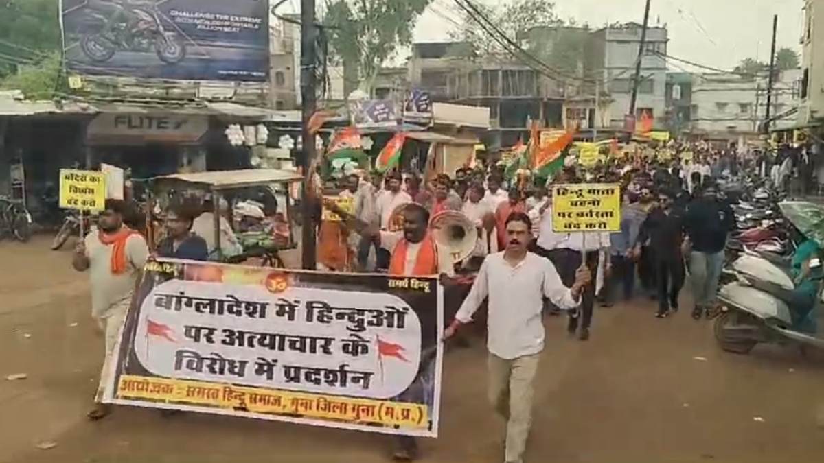 बांग्लादेश में हिंदुओं पर अत्याचार का MP में विरोध: लोगों ने रैली निकालकर किया प्रदर्शन, केंद्र सरकार से कार्रवाई की मांग