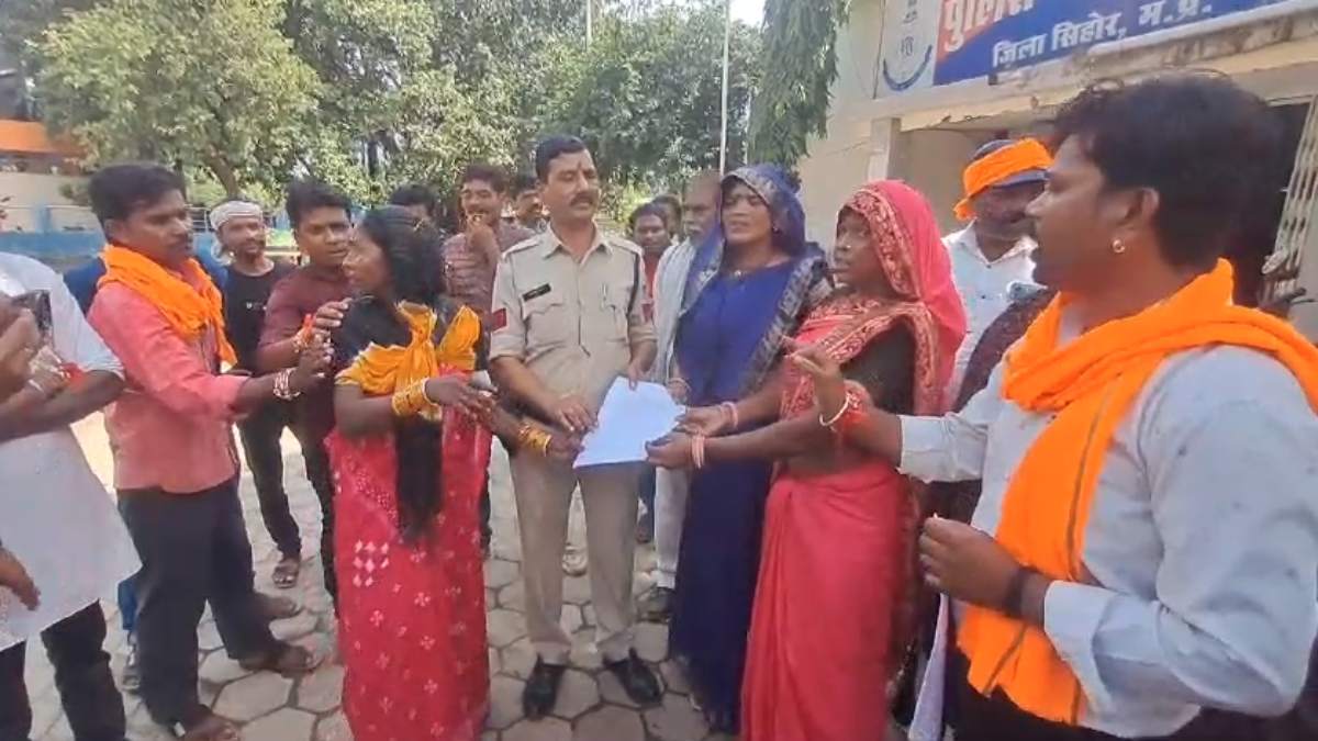 नहीं थम रहा अवैध शराब की ब्रिकी का सिलसिला, महिलाओं ने थाने में दिया आवेदन, कहा- बिगड़ रहा गांव का माहौल