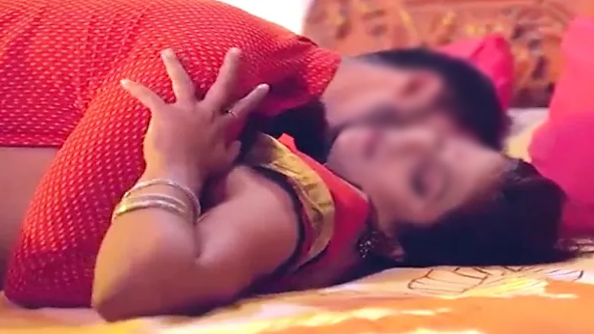 4 बच्चों की मां को 2 बच्चों के बाप से हुआ प्यार, मौका पाते ही दोनों मनाने लगे रंगरलियां, तभी आ धमका पति, आपत्तिजनक हालत में पकड़ा