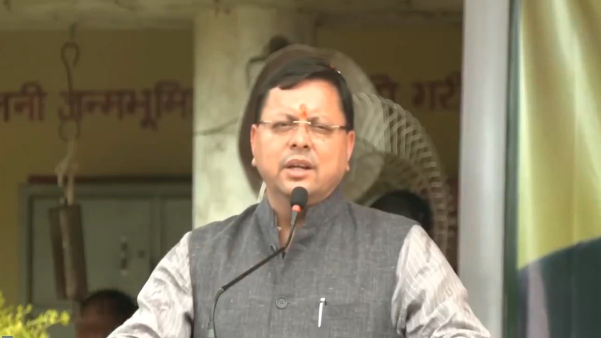 CM धामी ने ‘हरेला’ के अवसर पर रोपे पौधे, बोले- प्रकृति के संरक्षण और पर्यावरण के लिए करना होगा पौधारोपण