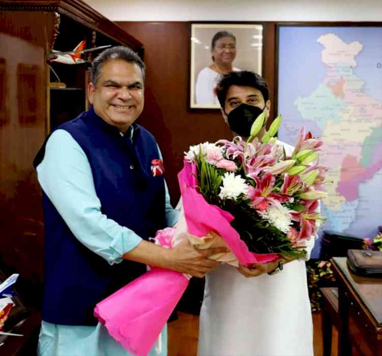 नागरिक उड्डयन मंत्री से मिले सांसद संजीव अरोड़ा