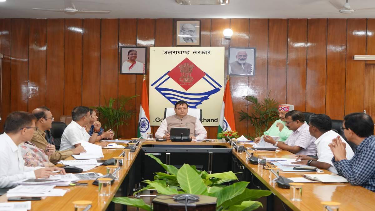 Senior Citizen Policy: बुजुर्गों को लेकर धामी सरकार बना रही आवास नीति, कैबिनेट में लगेगी फाइनल मुहार