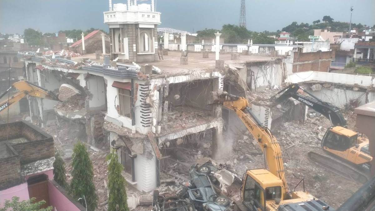 बुलडोजर, धर्म और सियासतः धीरेंद्र के बयान का समर्थन करते हुए बीजेपी ने कांग्रेस को बताया सनातन विरोधी
