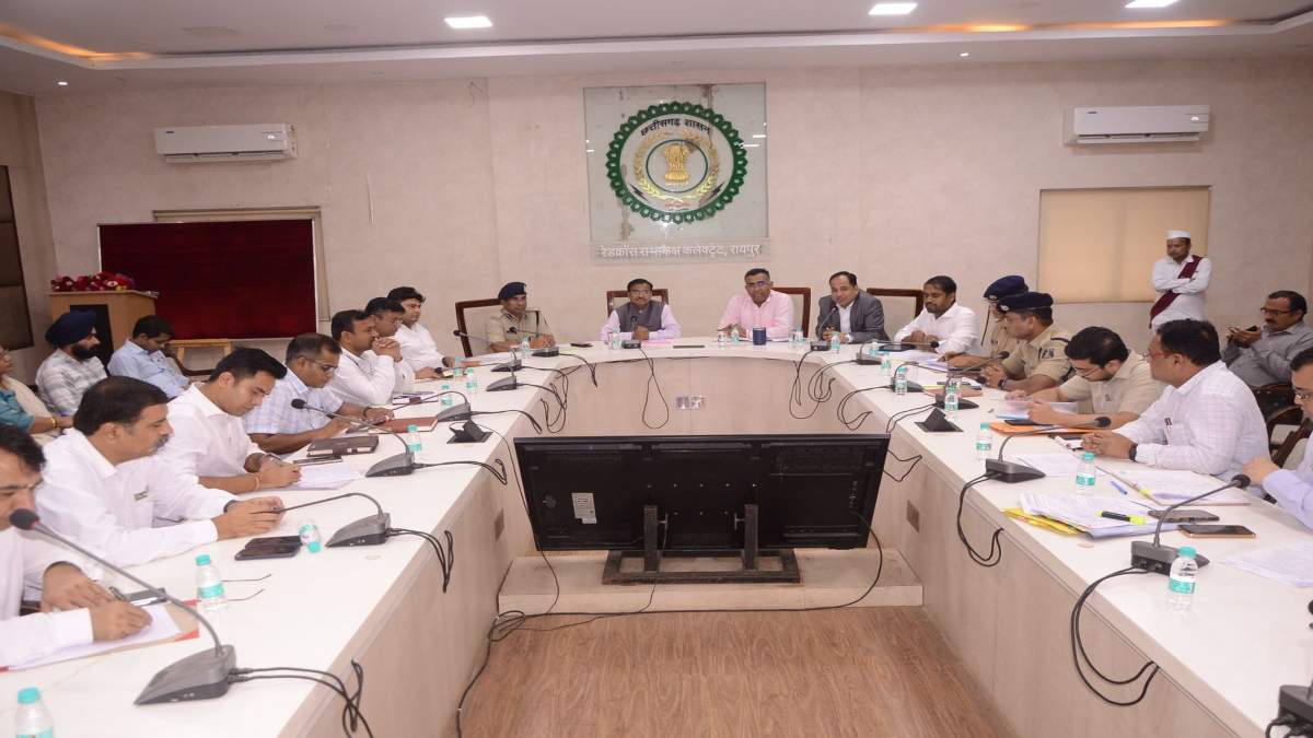 संभागायुक्त और पुलिस महानिरीक्षक ने ली सड़क सुरक्षा समिति की बैठक, यातायात और पार्किंग को सुव्यवस्थित करने पर कई निर्देश जारी…