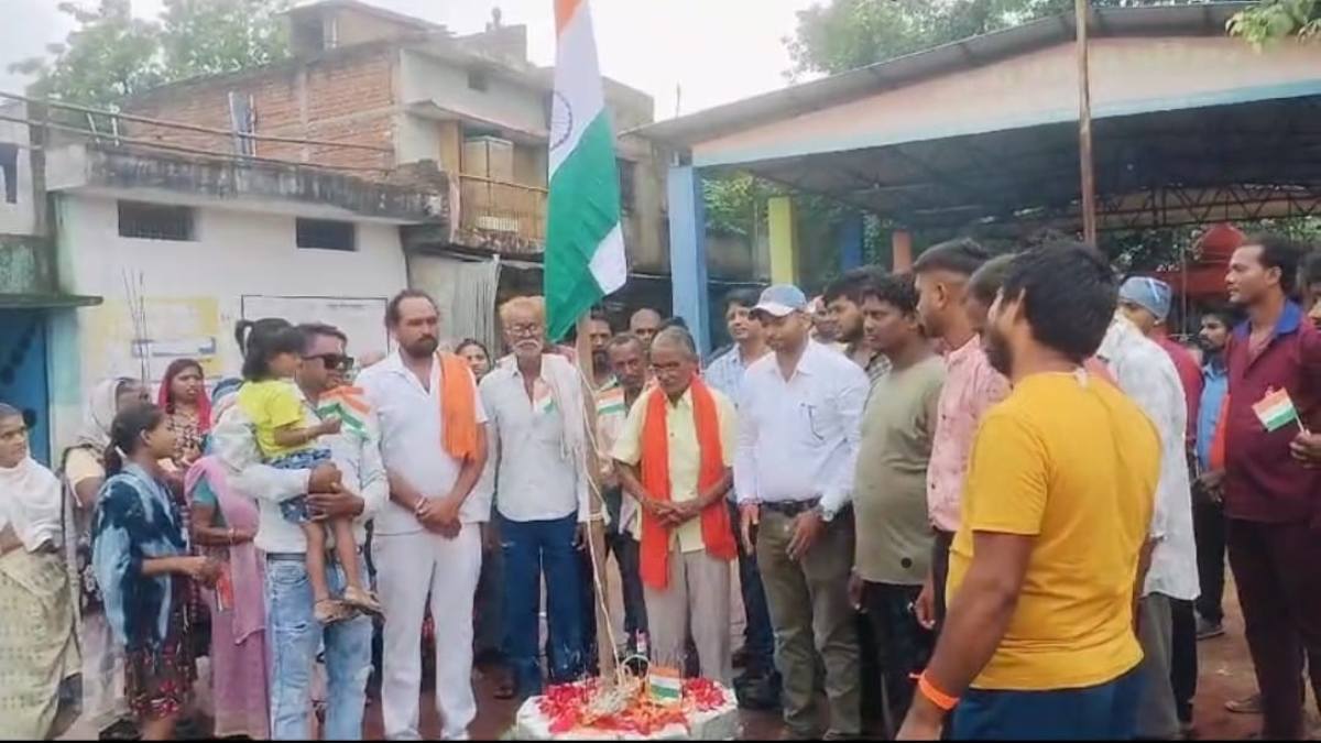 प्रदेशभर में स्वतंत्रता दिवस की धूम: गांव-गांव शहर-शहर फहराया जा रहा तिरंगा, बच्चों से लेकर बुजुर्गों में दिख रहा जबरदस्त उत्साह