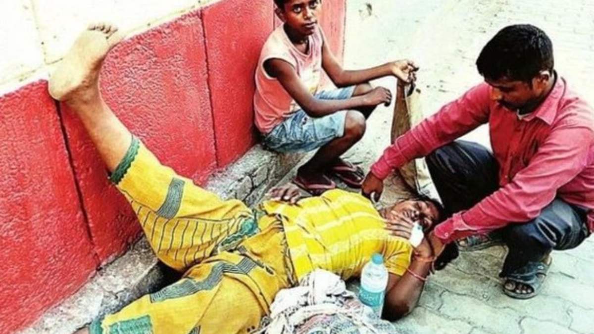 दम तोड़ती स्वास्थ्य व्यवस्था : सीने में दर्द होने पर अस्पताल पहुंची महिला, डाॅक्टरों ने नहीं ली भर्ती, हॉस्पिटल के बाहर तड़पती रही मरीज