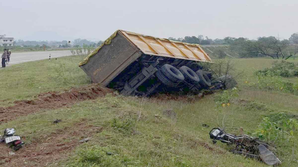CG Accident : तेज रफ्तार हाईवा ने मारी टक्कर, बाइक सवार दो युवकों की मौत