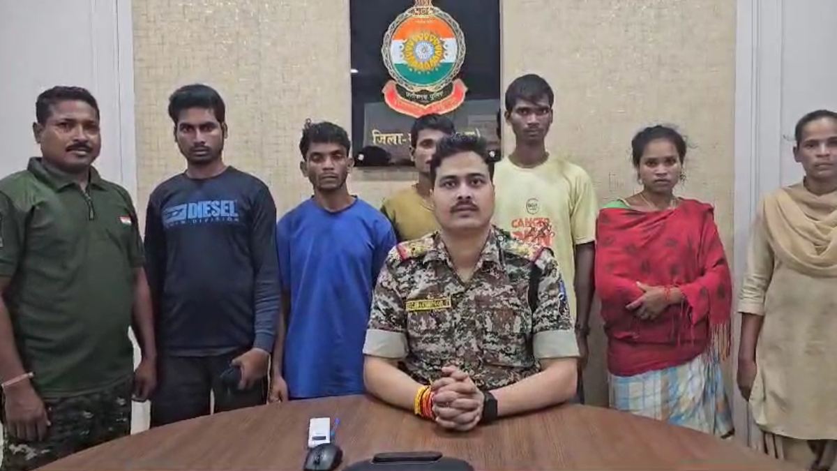 CG BREAKING : सुरक्षाबलों की बड़ी कार्रवाई, पांच लाख के इनामी नक्सली समेत 5 गिरफ्तार