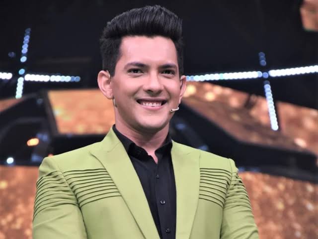HBD Aditya Narayan : बचपन से गाना गा रहे हैं आदित्य, 5 साल की उम्र में रिकॉर्ड किया था पहला गाना …